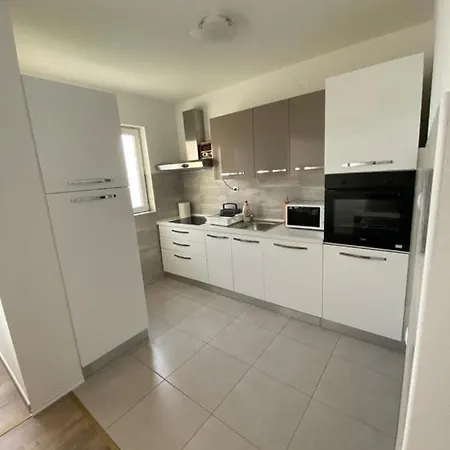 Leonardo Apartamento Makarska
